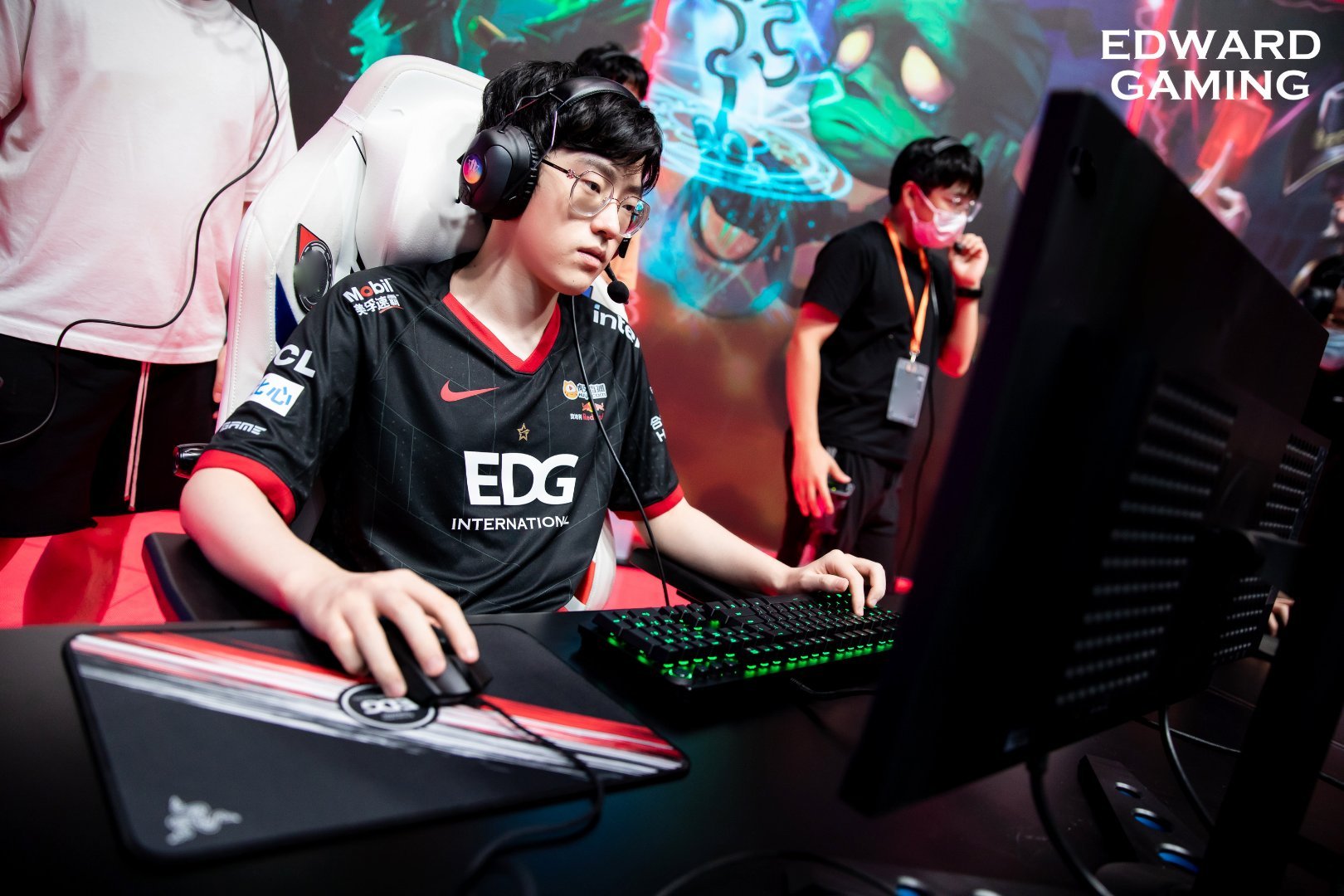 IM电竞ISO版-Scout重返赛场，刷新纪录首场状态出色，IG观众沸腾！